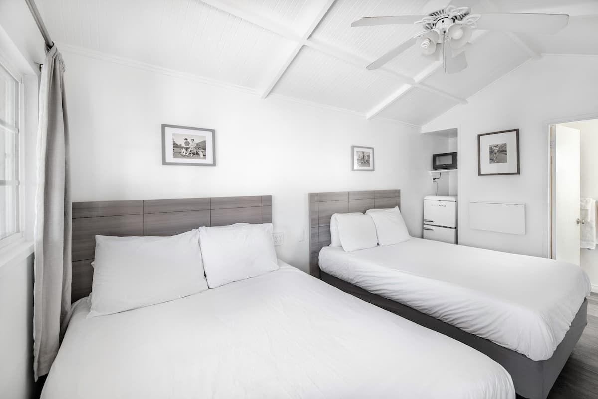 Standard Cottage, 2 Double Beds | 1 bedroom, iron/ironing board, free WiFi, bed sheets