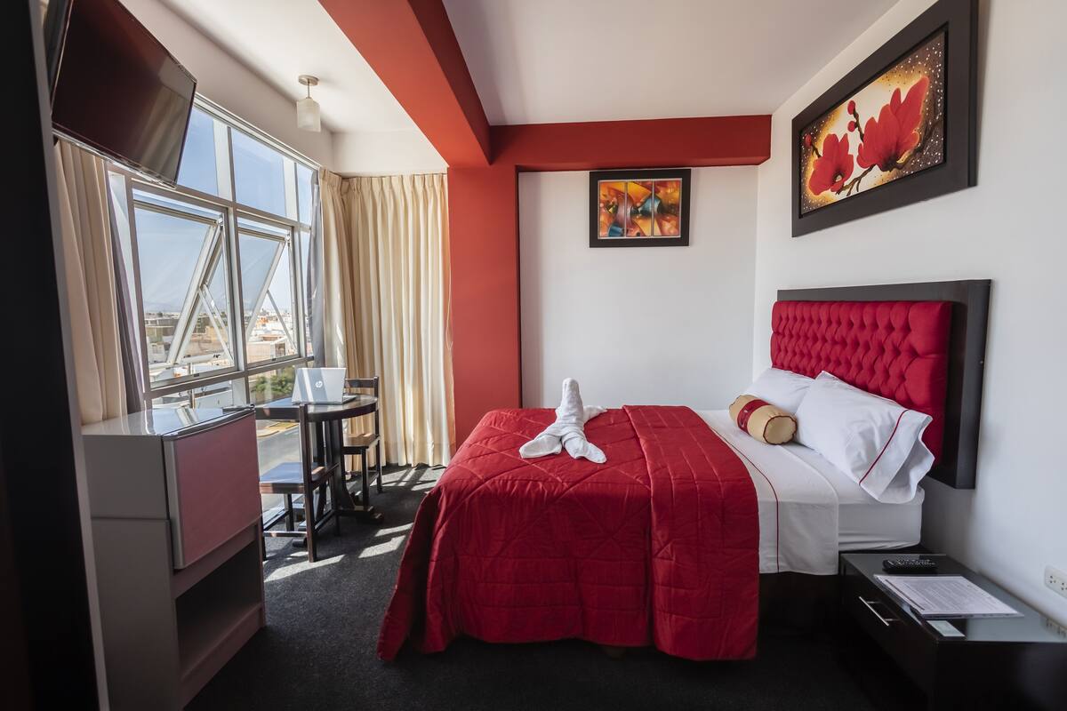 Double Room, 1 Queen Bed | Premium bedding, desk, blackout drapes, soundproofing