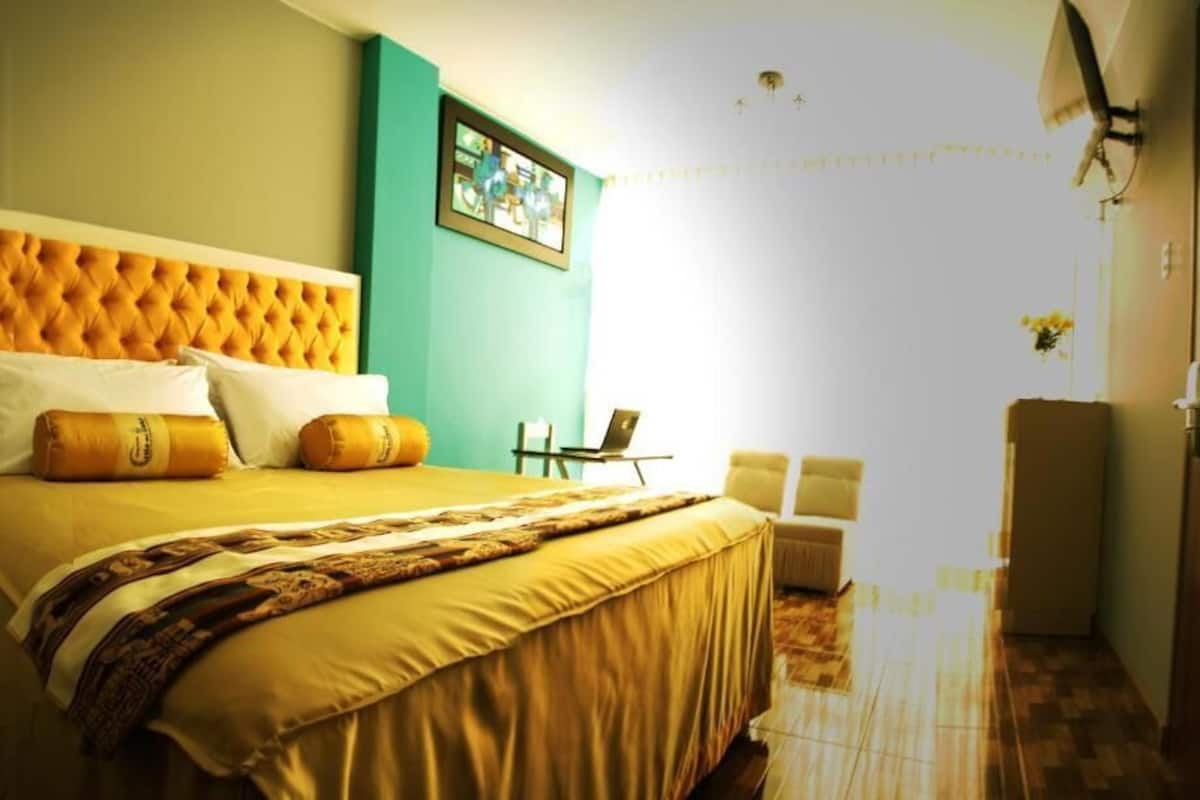 Executive Suite, 1 Queen Bed | Premium bedding, desk, blackout drapes, soundproofing