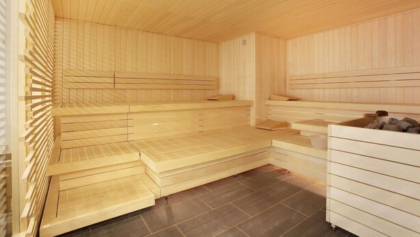 A sauna with wooden benches and a stone basin. - Chalet in La Clusaz with Pool & Spa (La Clusaz)