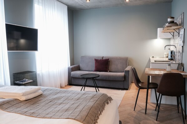 Deluxe studio | Living area