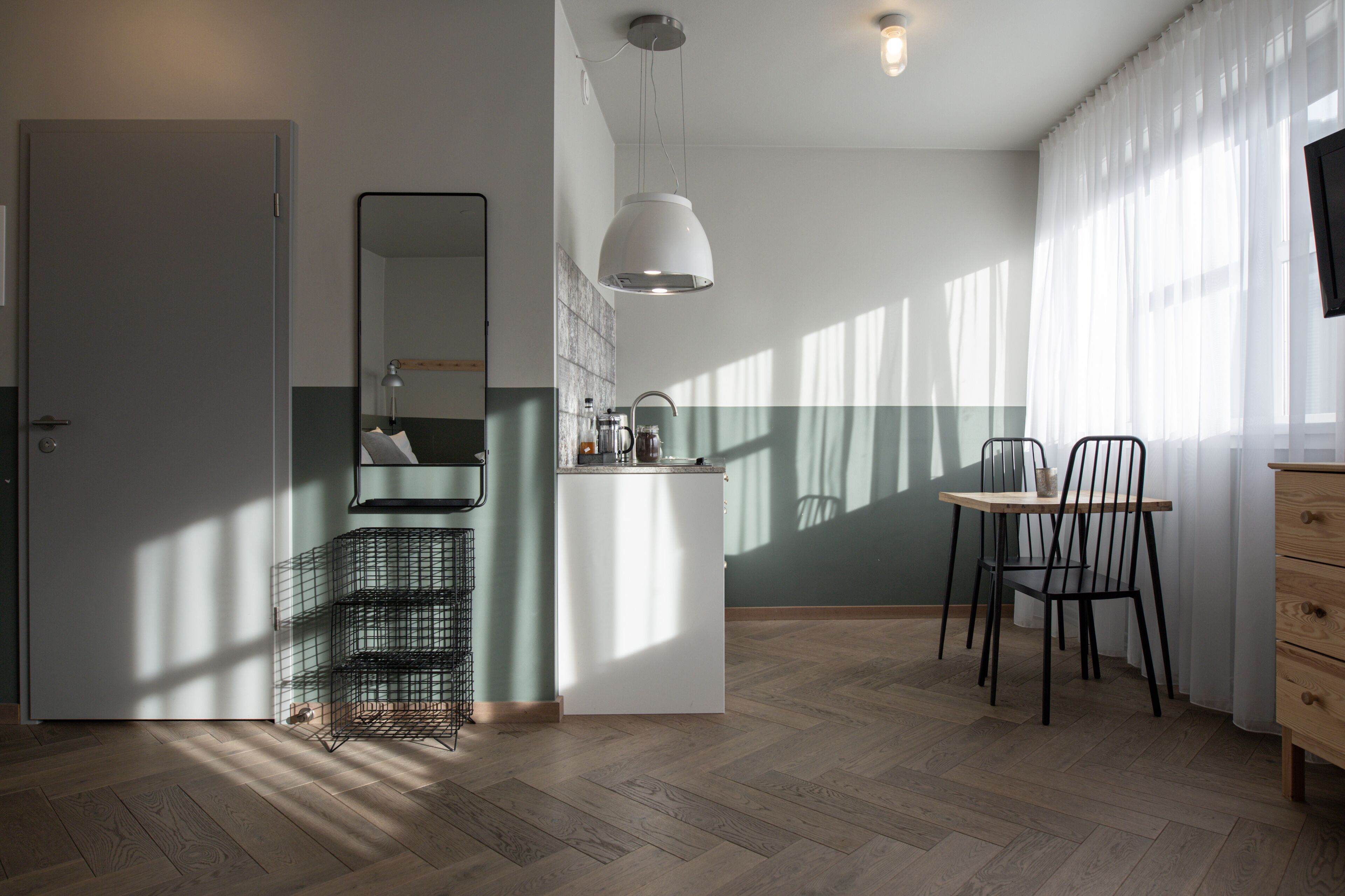 Perhestudio | Ruokailu omassa huoneessa