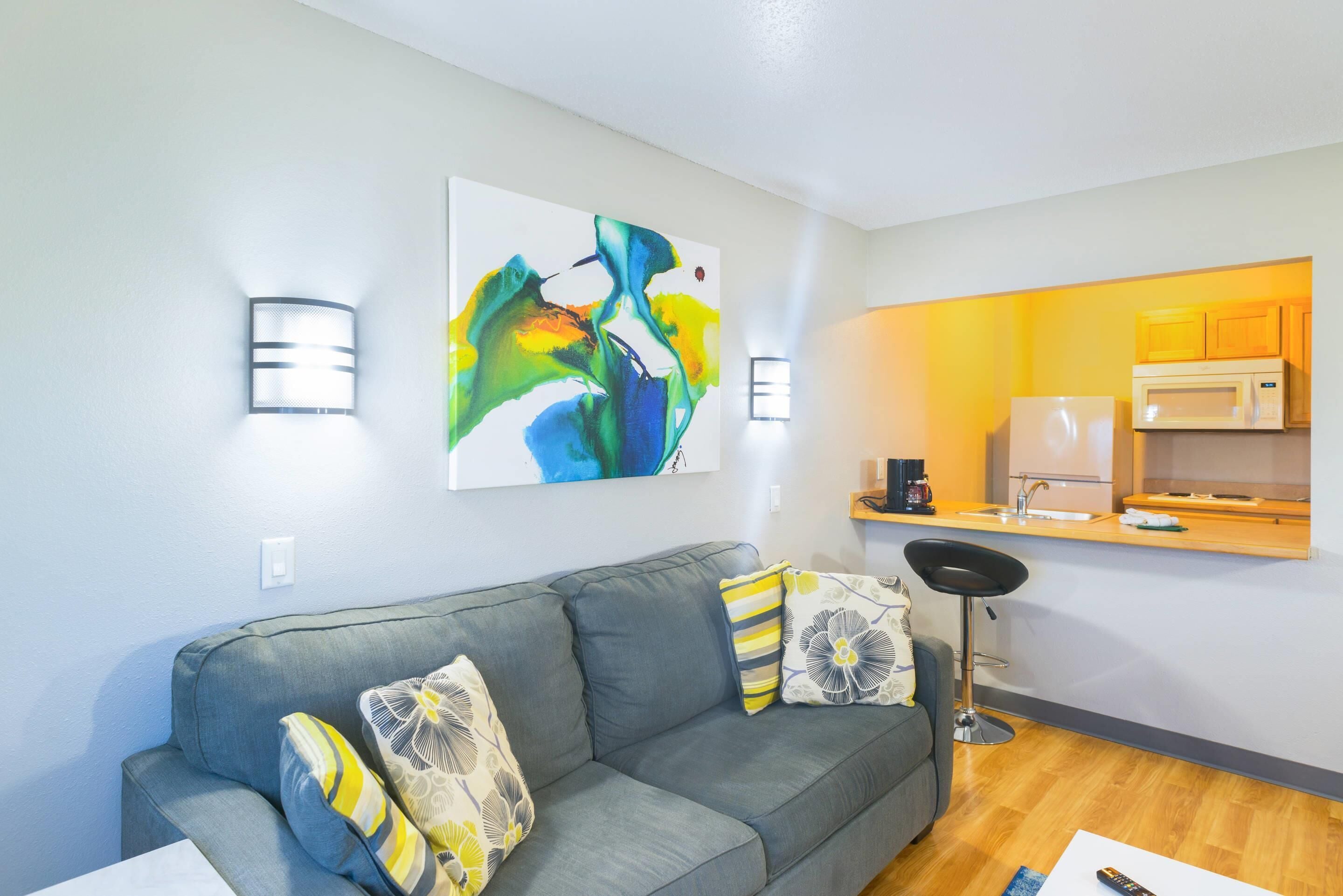 Desk, laptop workspace, iron/ironing board, free WiFi