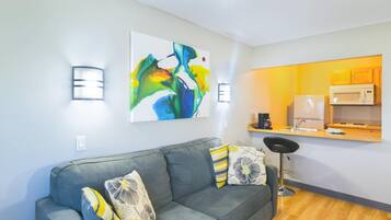 Desk, laptop workspace, iron/ironing board, free WiFi