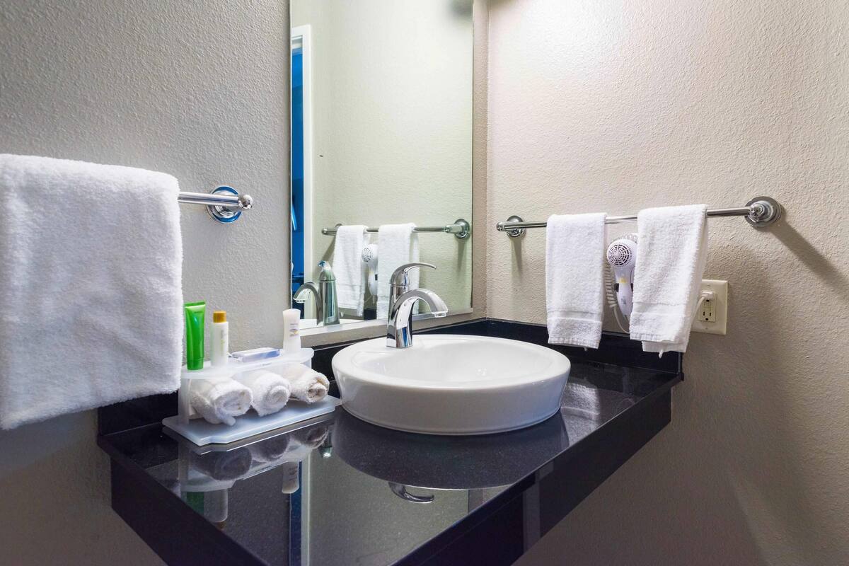 Desk, laptop workspace, iron/ironing board, free WiFi