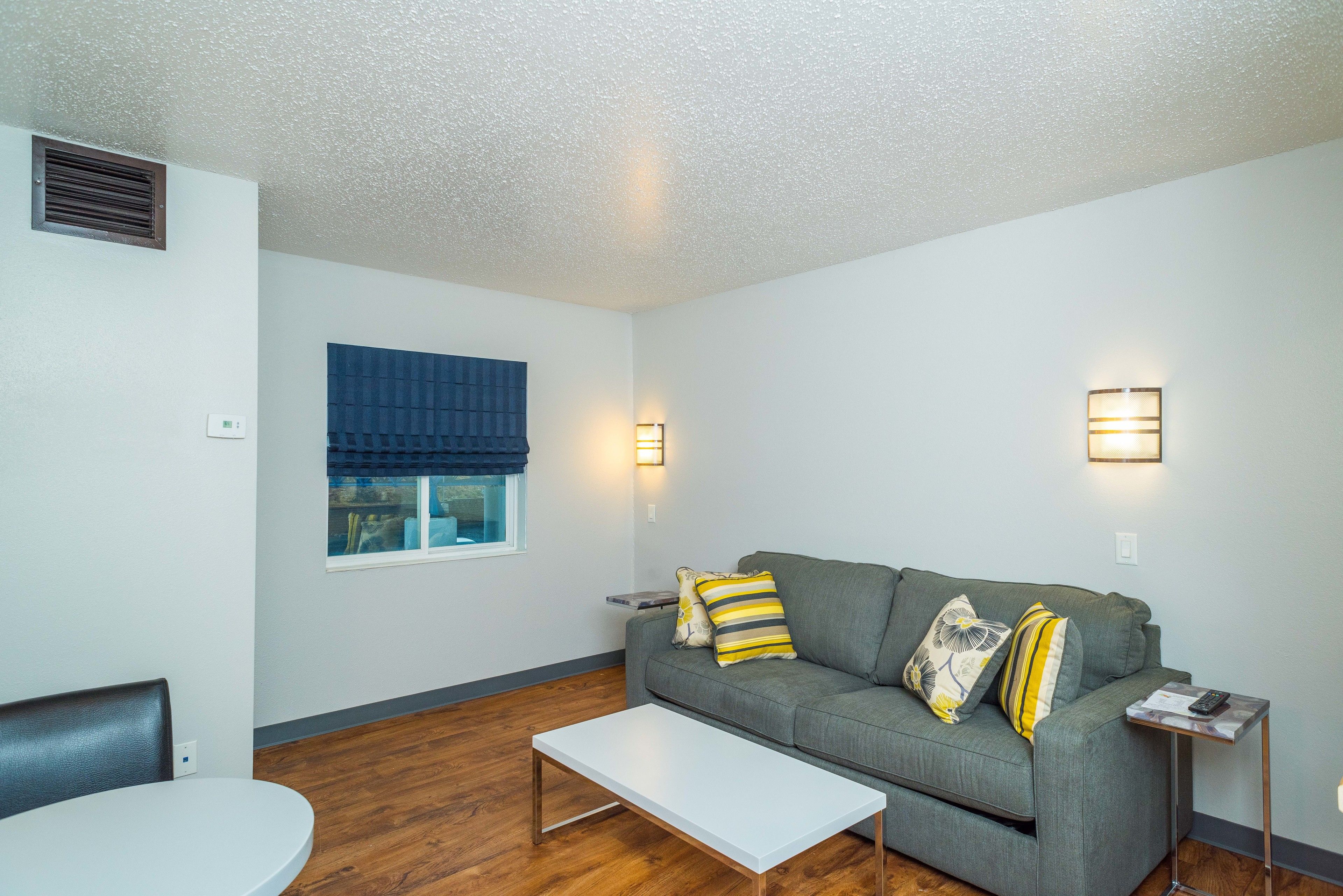 deluxe suite, 1 bedroom | living area | flat-screen tv