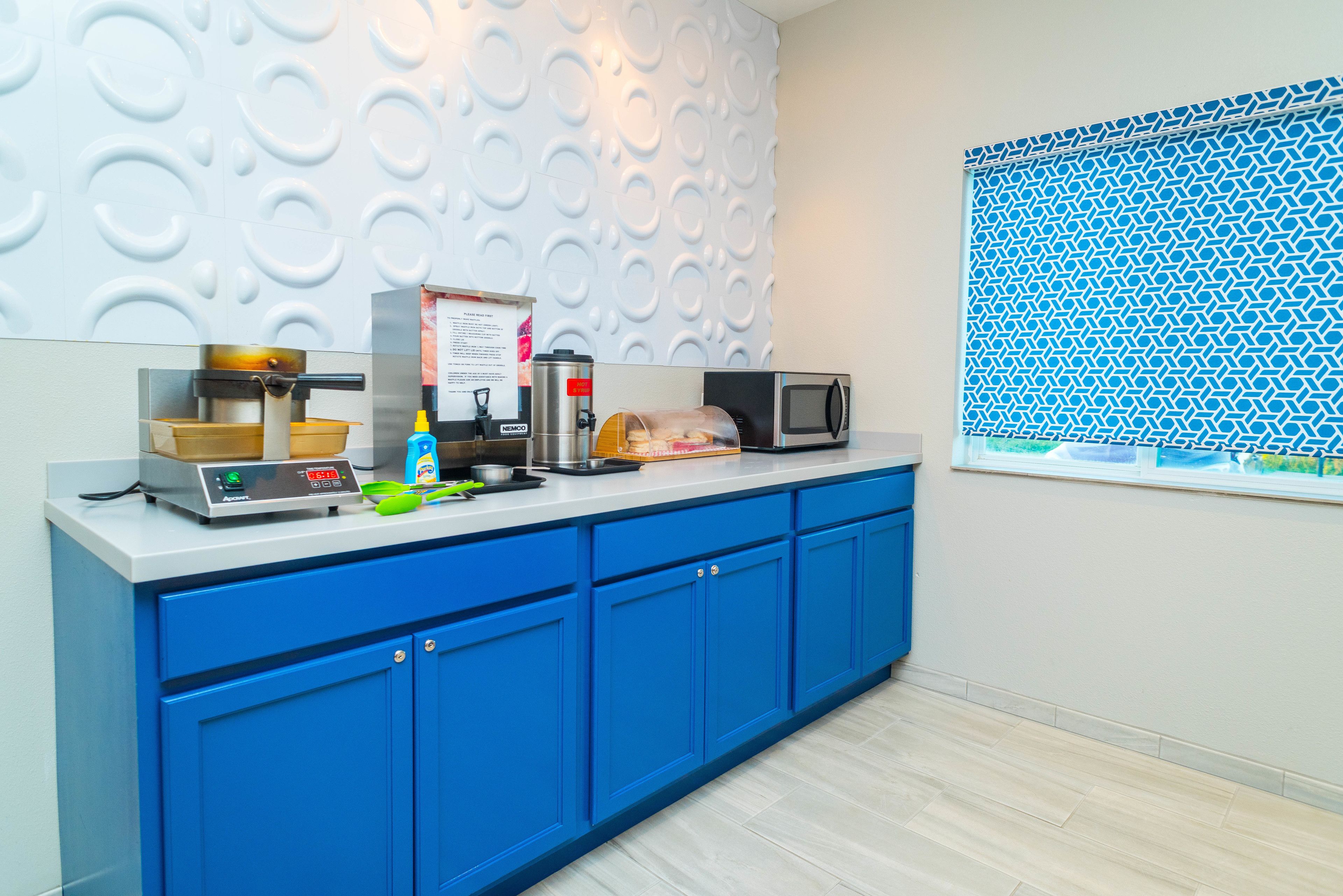 free daily self-service breakfast