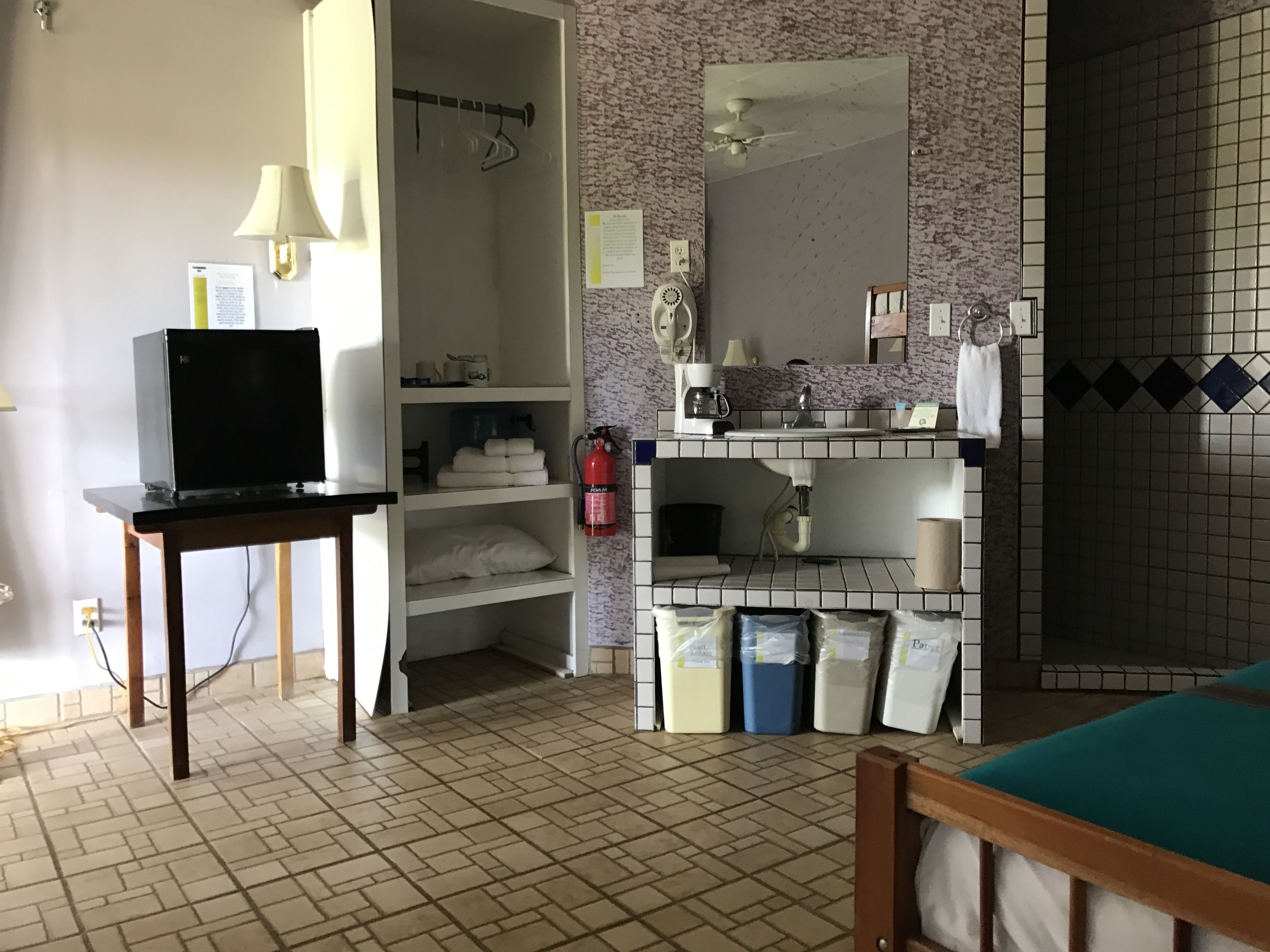 comfort bungalow | mini fridge