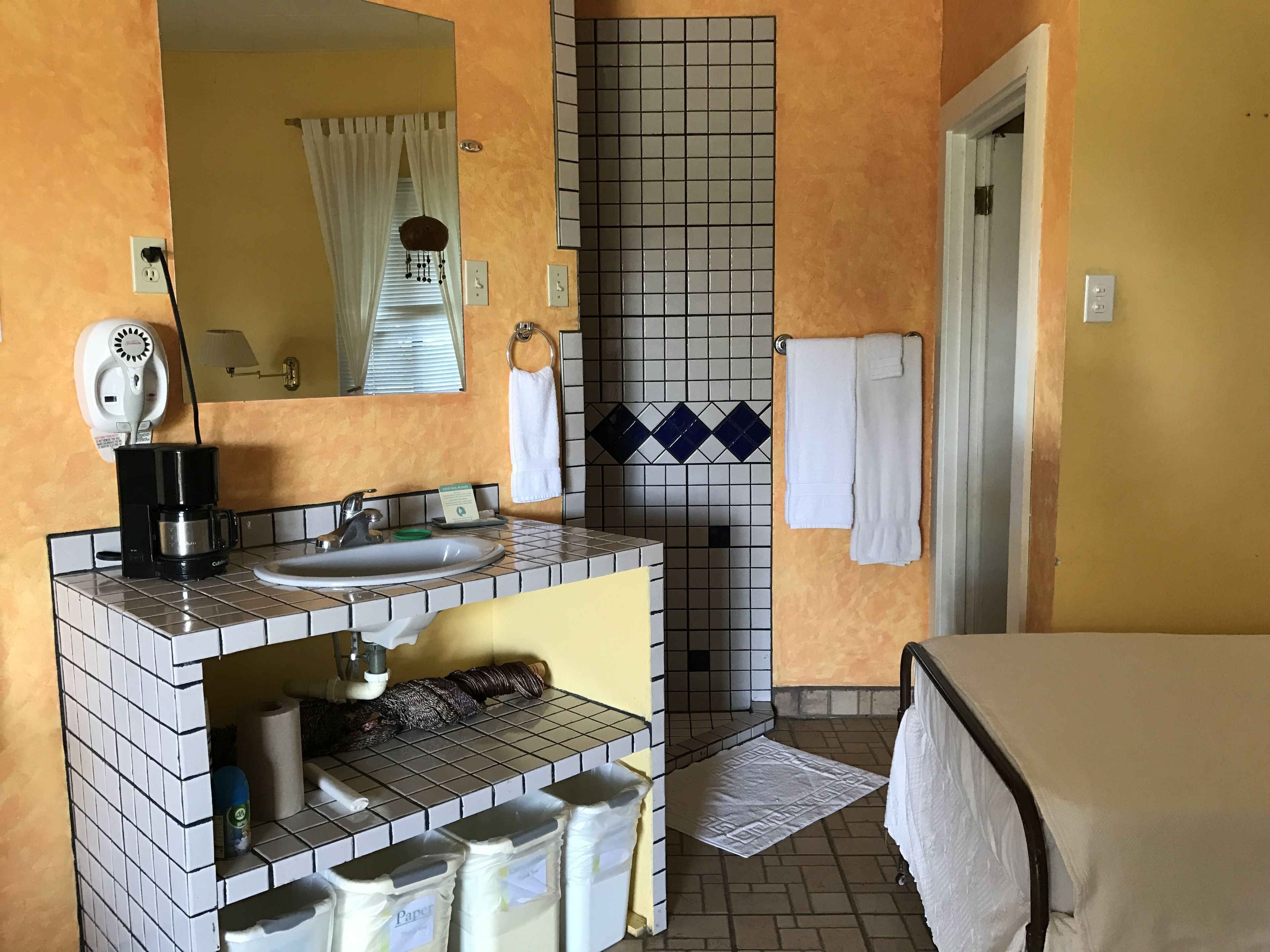 deluxe bungalow | bathroom sink