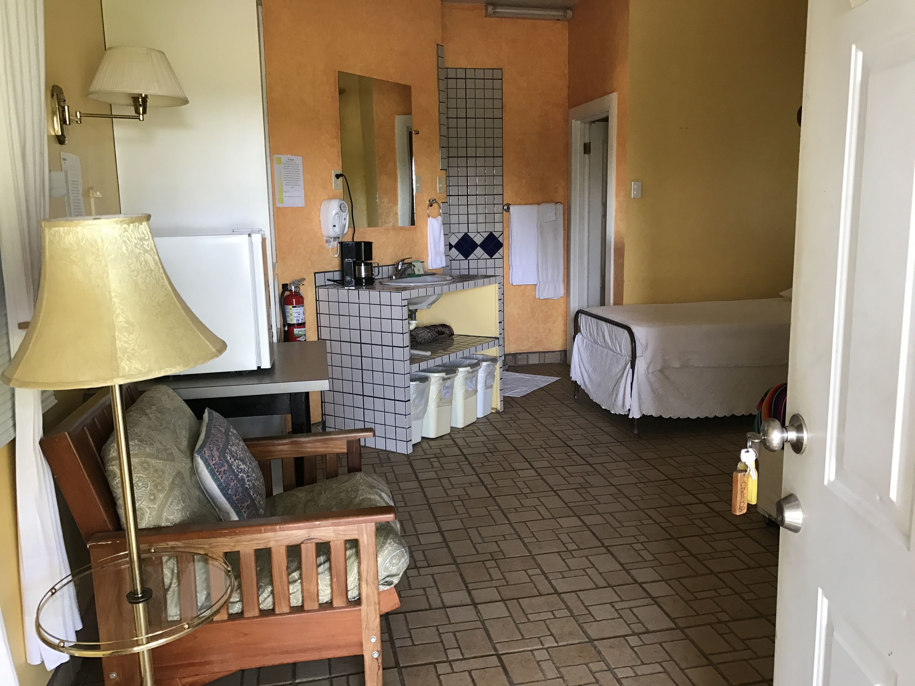 deluxe bungalow | coffee and/or coffee maker