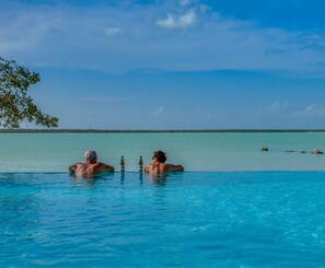 Outdoor pool, pool loungers - The Crimson Orchid Inn at Orchid Bay (Chunox)