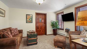 Room, Private Bathroom (Engineers Suite) | Living area | TV