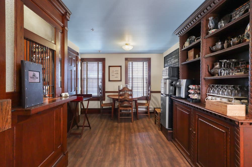 Trainmasters Inn - Union, CT