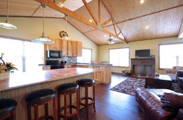 Apartment, Private Bathroom (Carriage House Garden Overlook Apt) | Iron/ironing board, free WiFi, bed sheets