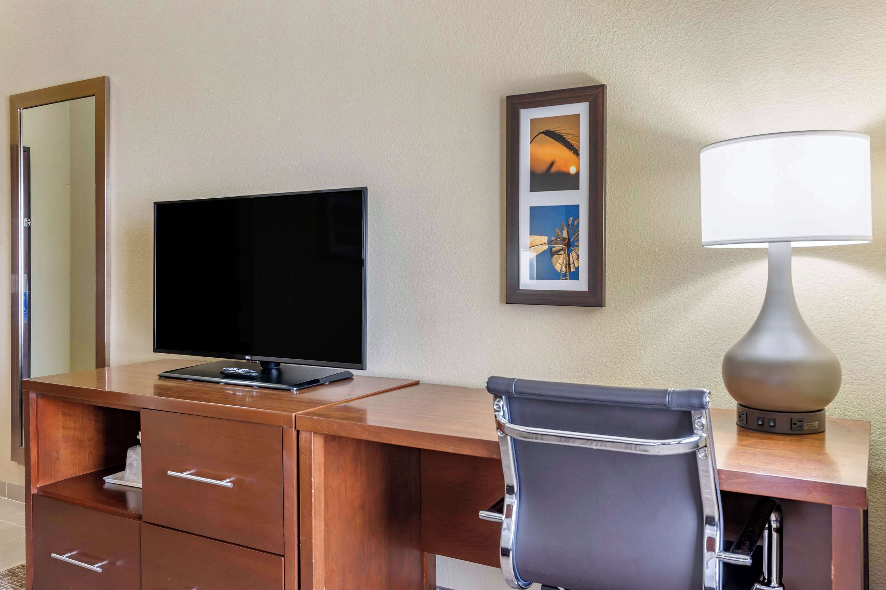 standard room, 1 king bed, non smoking | premium bedding, desk, blackout curtains, iron/ironing board