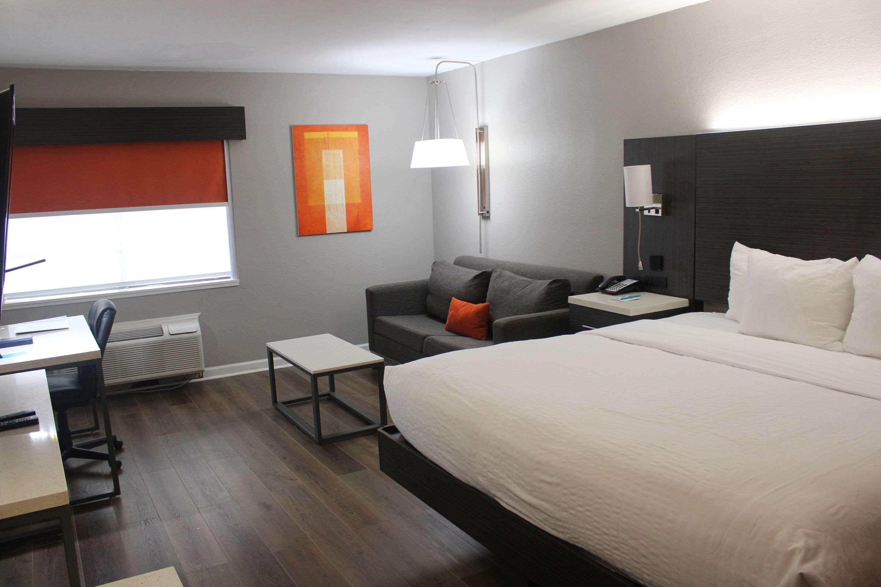 standard room, 1 king bed, non smoking | desk, laptop workspace, blackout curtains, iron/ironing board