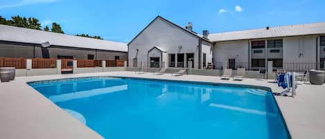 Außenpool (je nach Saison geöffnet)