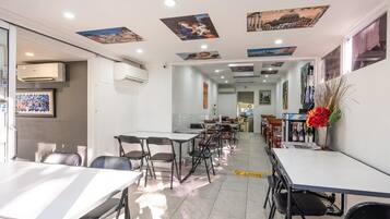 Café da manhã continental grátis todos os dias