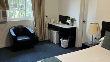 Escrivaninha, quartos à prova de som, ferros/tábuas de passar roupa