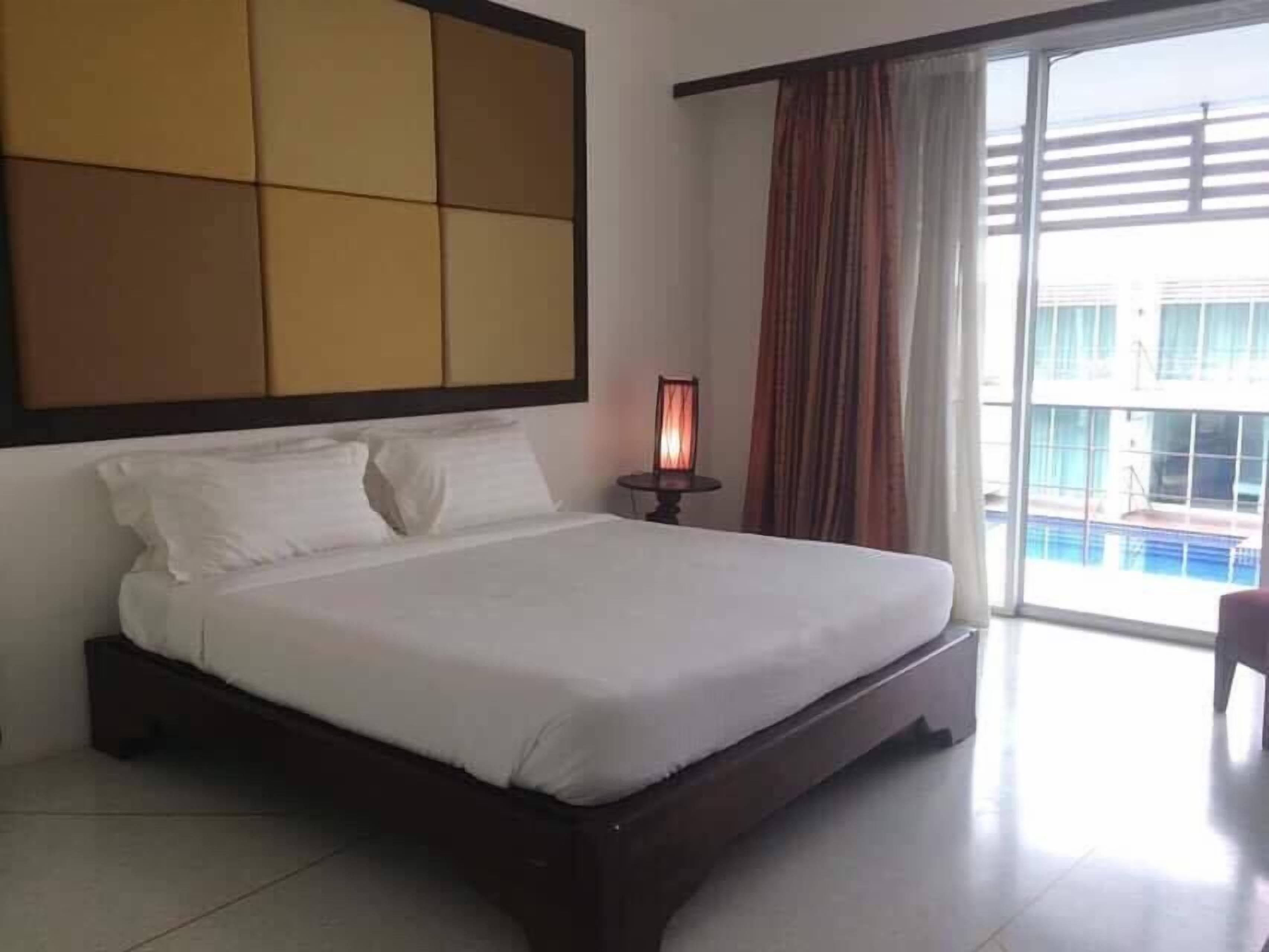 Minibar, in-room safe, desk, rollaway beds