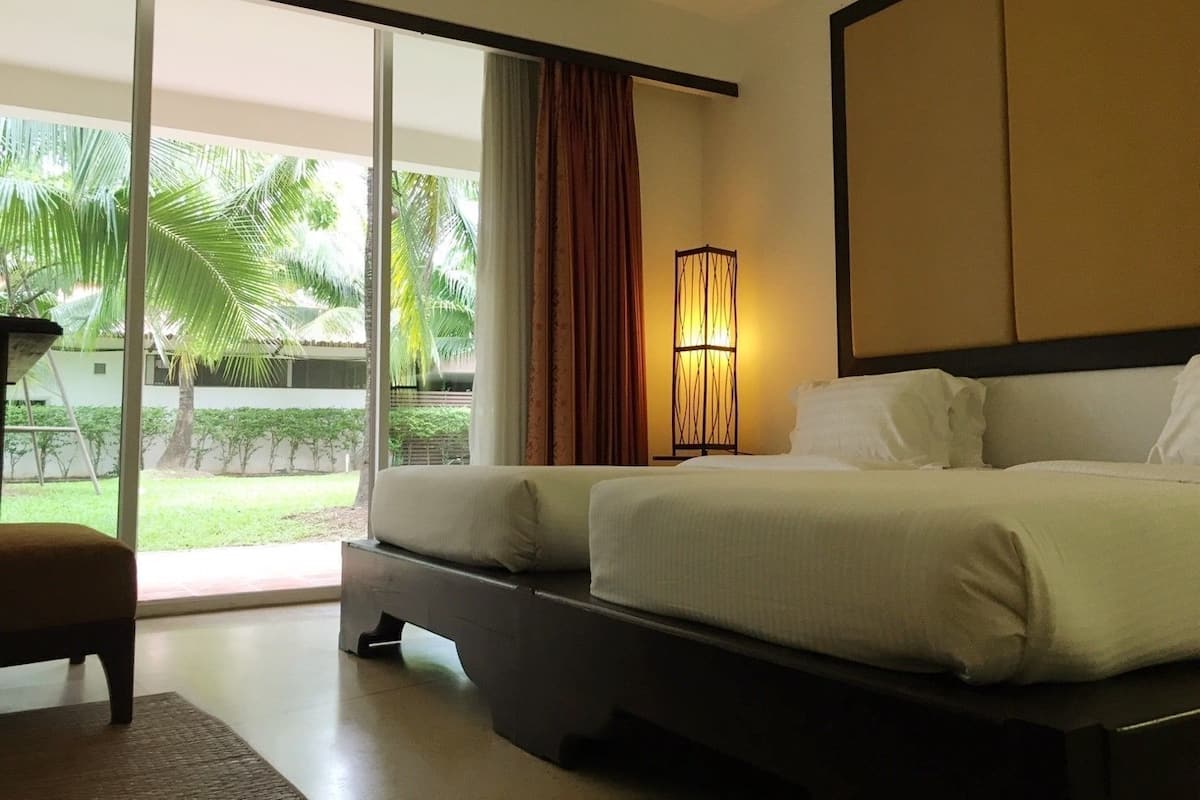 Minibar, coffres-forts dans les chambres, bureau