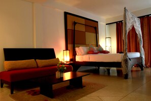 Jacuzzi Suite Garden View | Minibar, in-room safe, desk, rollaway beds - Vana Wellness Resort (Nong Khai)