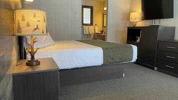 Deluxe Room, 1 King Bed | Desk, blackout curtains, iron/ironing board, free WiFi