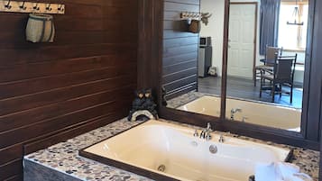 Studio Suite, 1 King Bed, Non Smoking, Jetted Tub | Deep soaking bathtub