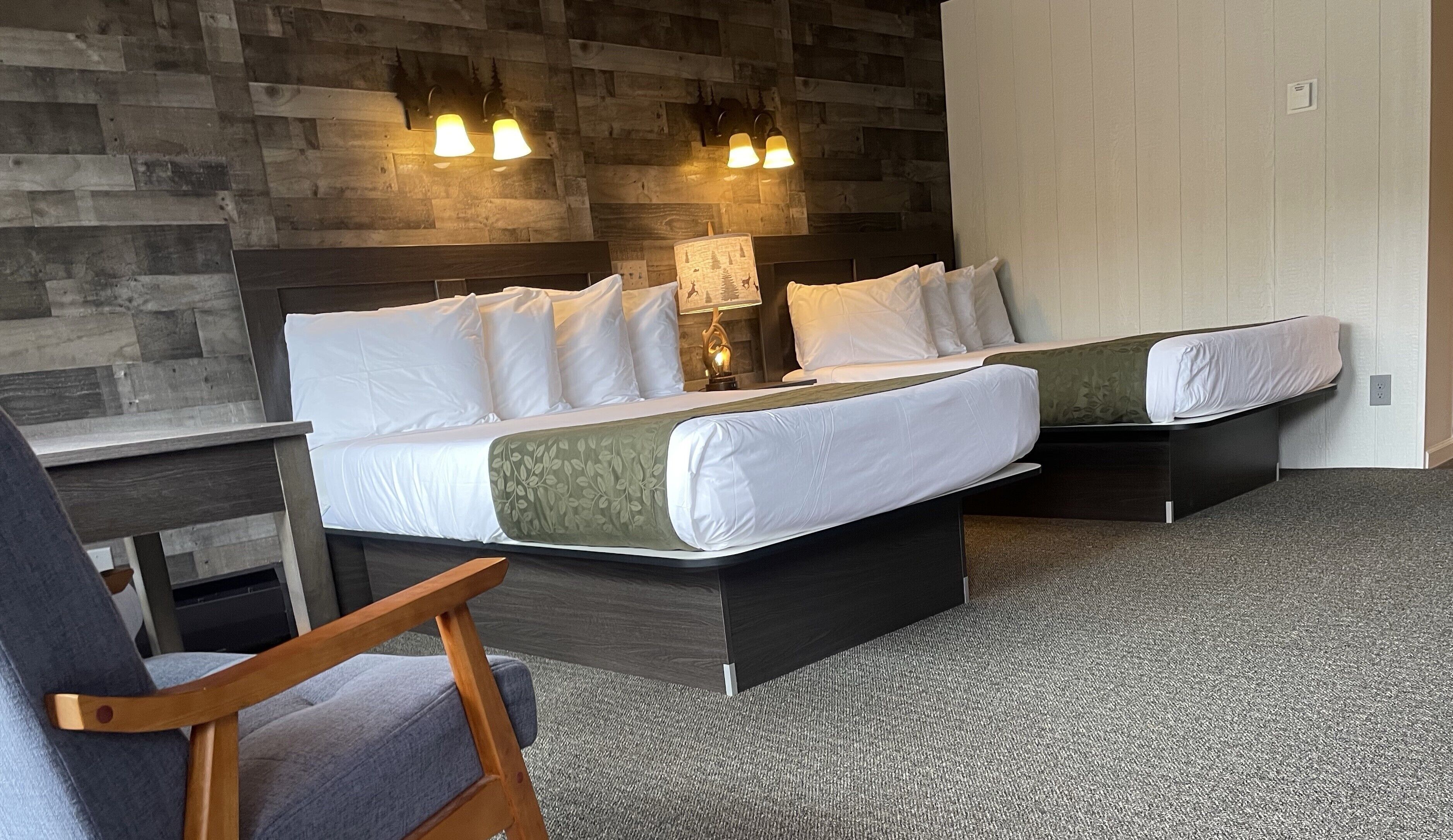 Chambre Deluxe, 2 lits doubles, non-fumeur | Bureau, rideaux d’obscurcissement, fer et planche à repasser