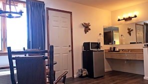Suite estudio, 1 cama de matrimonio grande, no fumadores, bañera de hidromasaje | Escritorio, cortinas opacas, tabla de planchar con plancha y wifi gratis