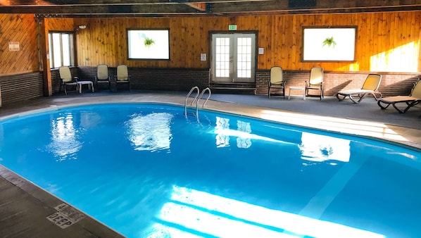 Una piscina cubierta