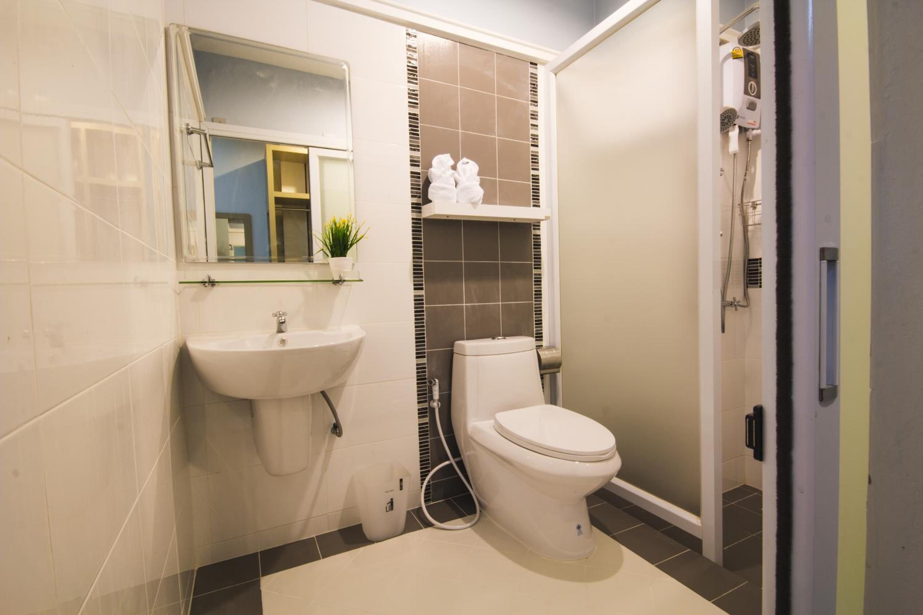 shower, free toiletries, hair dryer, slippers