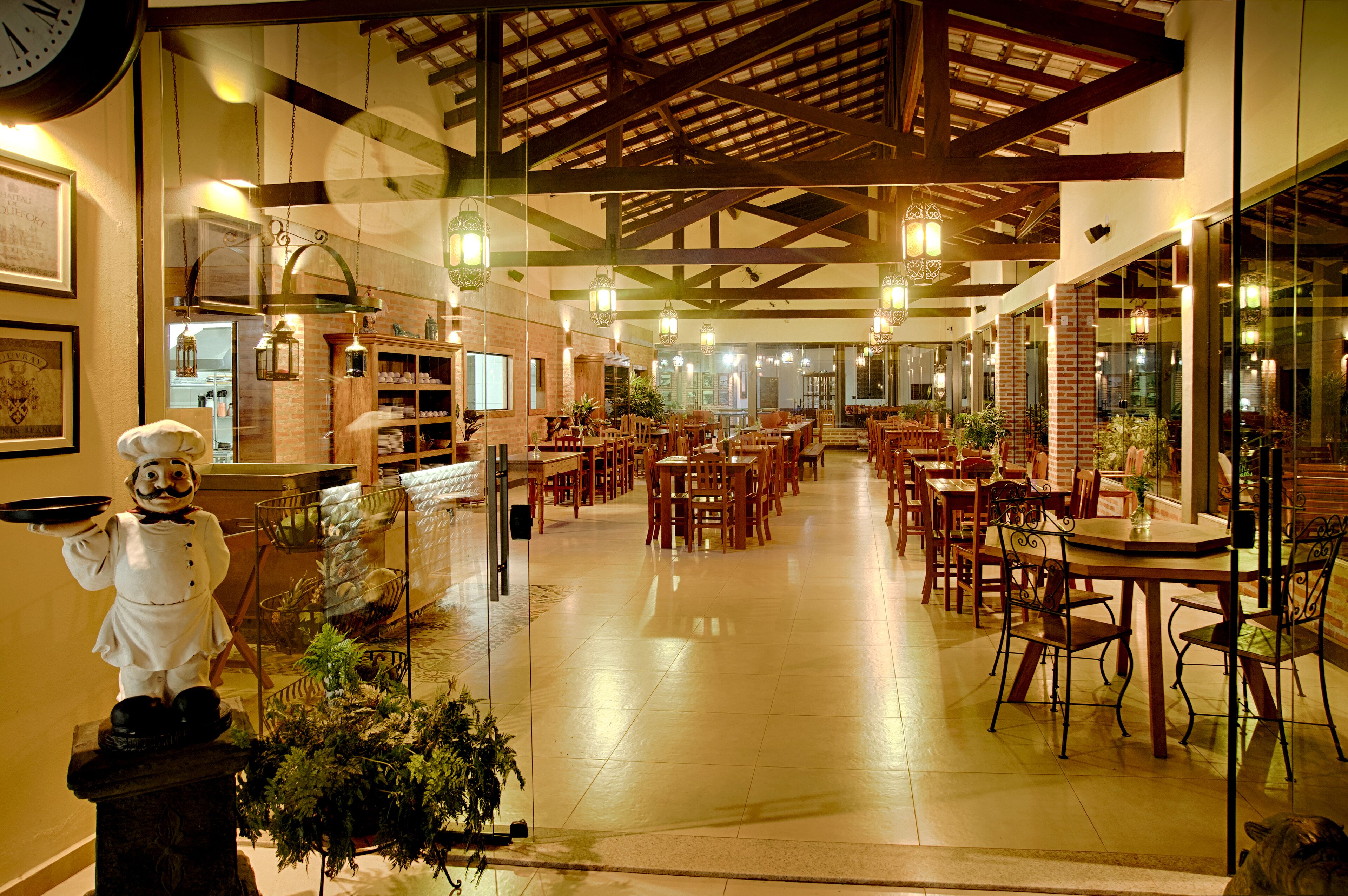 Se sirven desayunos, almuerzos y cenas; cocina regional