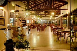 Breakfast, lunch, dinner served; Regional cuisine 