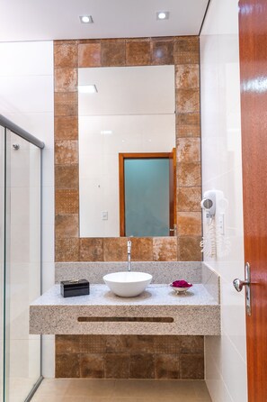 Master Quadruplo Terreo | Badeværelse | Gratis toiletartikler, hårtørrer, håndklæder, Sæbe