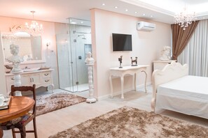 Luxo Classico | Free WiFi, bed sheets - BellaMinas Pousada (Guape)
