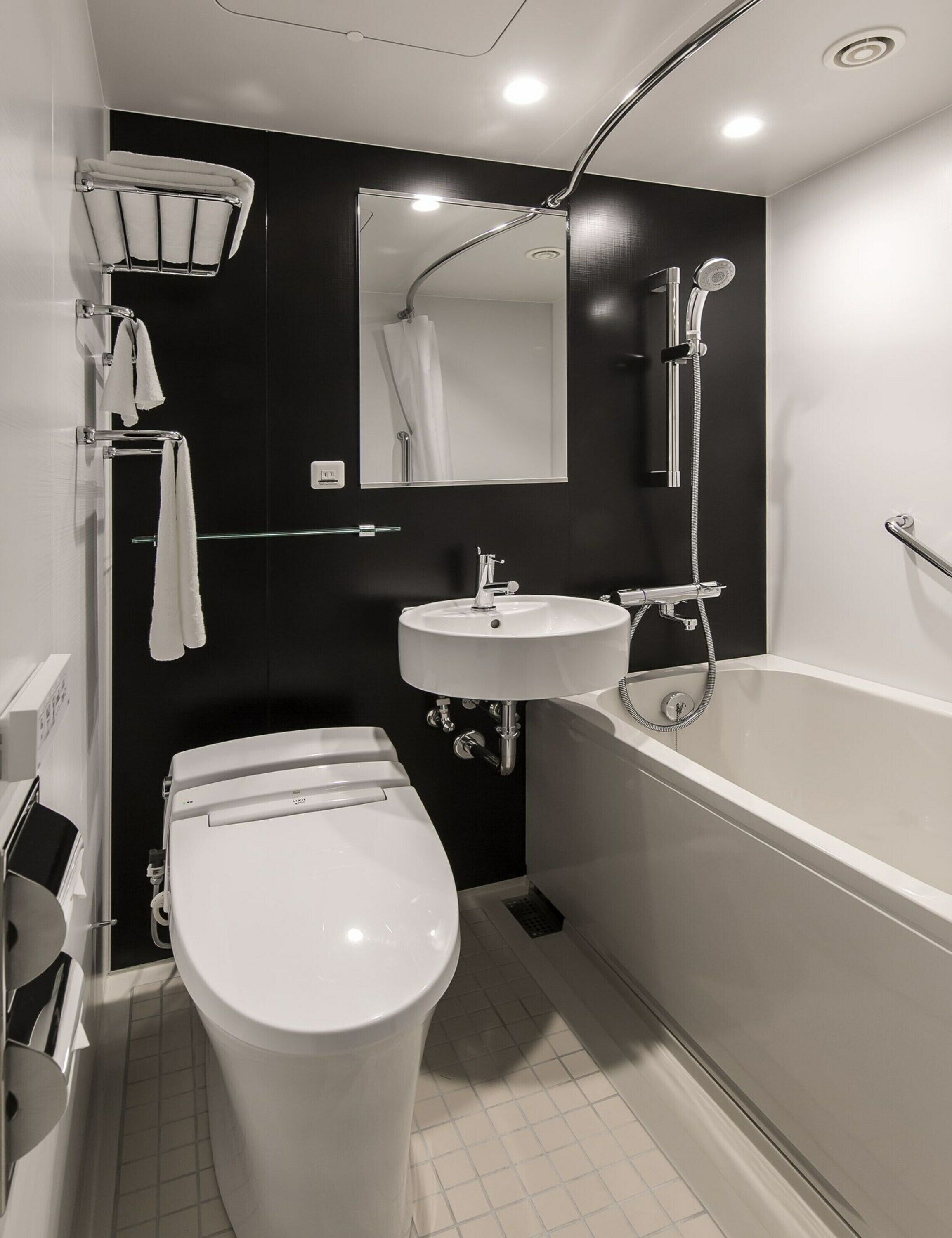 city single room, non smoking, city view | bathroom | combined shower/bathtub, deep-soaking bathtub, free toiletries