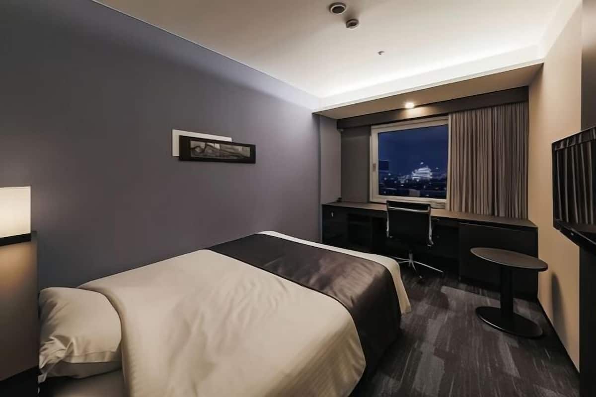 1 dormitorio, ropa de cama de alta calidad, escritorio