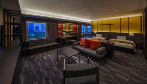 Phòng Suite, không hút thuốc | Bộ đồ giường cao cấp, bàn, bàn ủi/dụng cụ ủi quần áo 