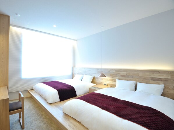 Een bureau, gratis wifi, beddengoed