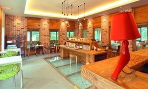 Lobby lounge
