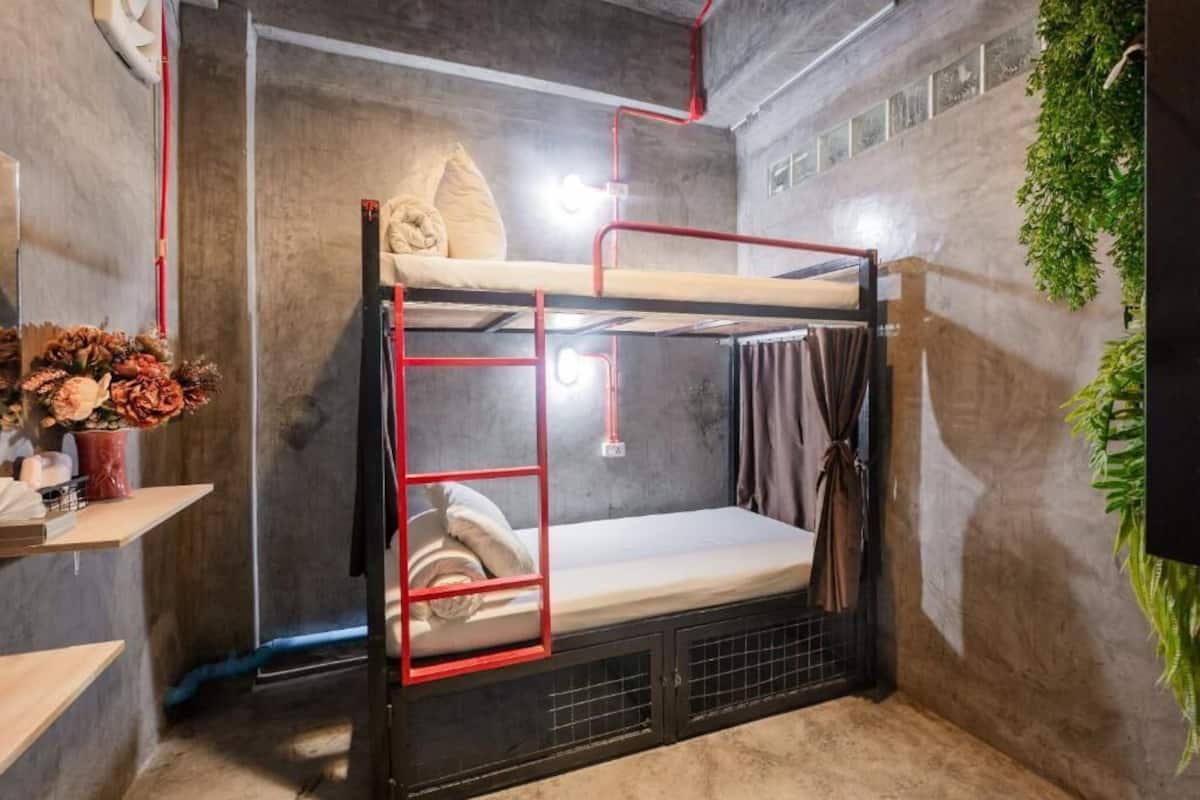 Mixed 2 Beds Dorm | 遮光窗帘、免费 WiFi、床单