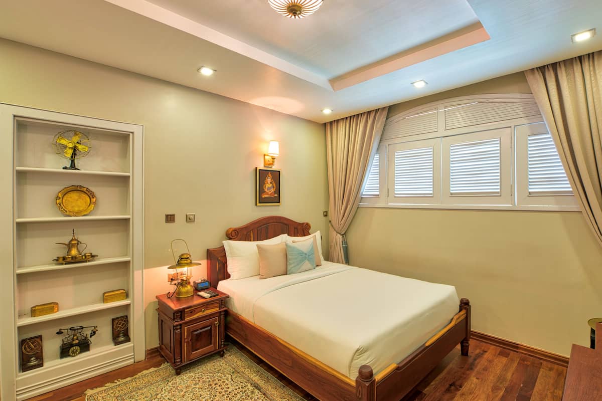 Luxury Single Room - Free Airport Pick Up and Transfer | Premium bedding, minibar, in-room safe, desk