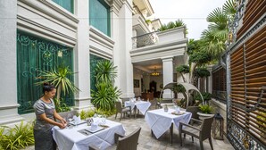 Breakfast, lunch and dinner served - Mane La Résidence (Phnom Penh)