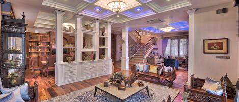 Lobby lounge