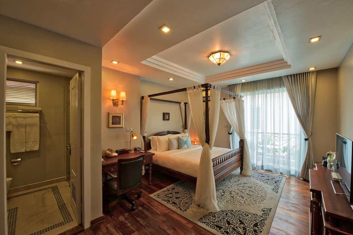 Classic Double Room - Free Airport Pick Up and Transfer | Premium bedding, minibar, in-room safe, desk