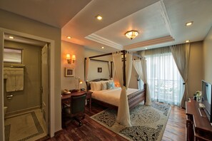 Classic Double Room - Free Airport Pick Up and Transfer | Premium bedding, minibar, in-room safe, individually decorated - Mane La Résidence (Phnom Penh)