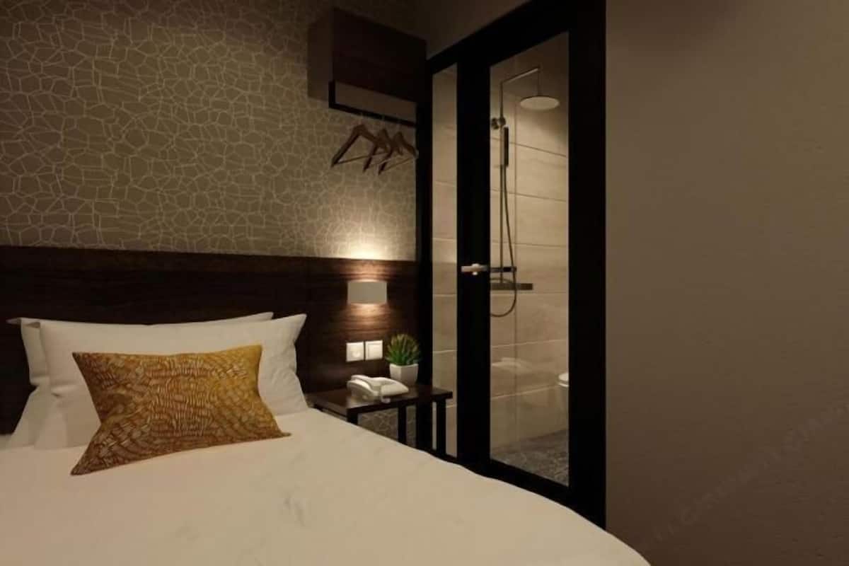 Bathroom | Shower, free toiletries, hair dryer, towels