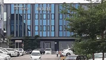 Vista frontal de la propiedad