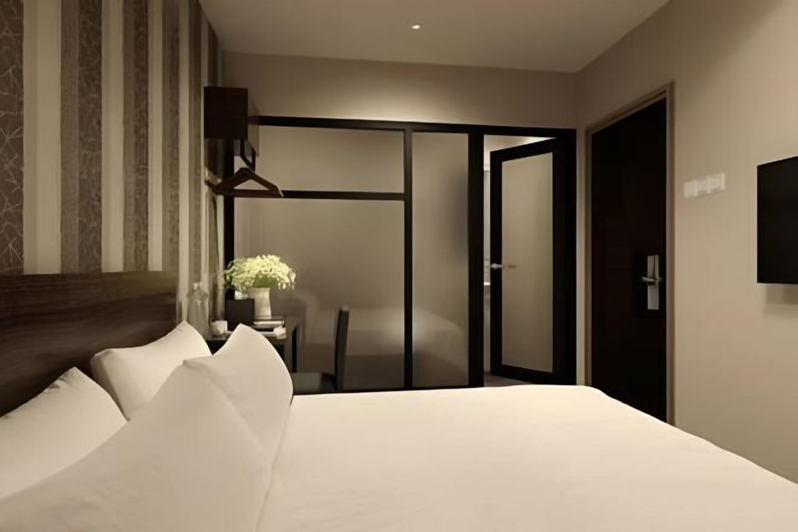 Desk, iron/ironing board, free WiFi, wheelchair access